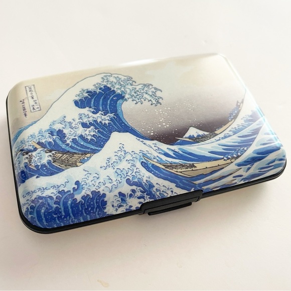 Armored Wallet Credit Card Case with RFID Data Theft Protection - Picture 4 of 8